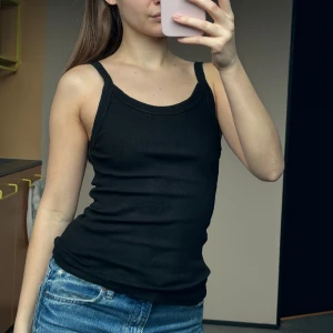 H&M topp - Basic, använd i ok skick😎🥰