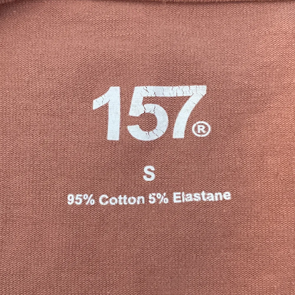 Säljer mitt rosa linne från lager 157 som jag köpte i våras då den är använd några gånger säljer för att jag  rensar min garderob . Toppar.