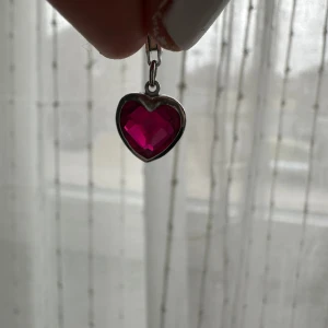 Berlock - Super fin berlock till armband eller halsband köpt för 350 kr. Aldrig använd och i äkta silver.