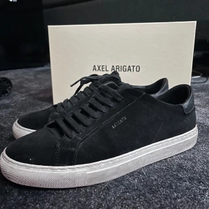 Arigatos leased  - Ett par arigatos i bra kvalitet men lite använda.säljer pågrund av tappade suget på själva skon. de är sköna och passar även för 42 