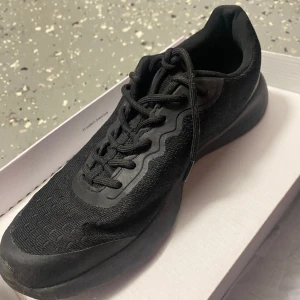 Träningsskor🏋🏽 - Frakt ingår i priset. Jätte sköna skor och lätta. DM för fler bilder! Originalpris: 500kr