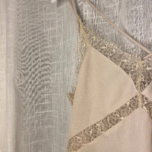 Spets topp - Spets linne från BikBok!