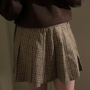 Pleated skirt  - Second picture shows the colours in better lighting. Im an XS, the skirt is a bit big on me on the picture. Skirt is size S