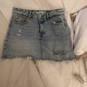 Jeanskjol  - Snygg kjol från stradivarius 