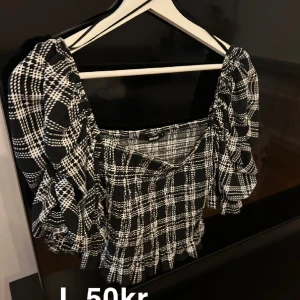 Kläder - Alla är i bra skick men den rosa tröjan känns mer som M än L. 