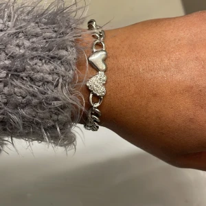 Armband  - Super gulligt armband som inte kommer till någon användning.