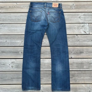 Levis jeans  - Vintage Levis jeans. Modell 506. Storlek 33 34. Fint skick!   Tags: cohen, nudie jean, saint Laurent, golden goose, lindeberg, gran sasso, Phillipe model, philippe model, dondup jeans, Levis, lee jeans, Ralph lauren, rayban boyfriend grisch, laidback