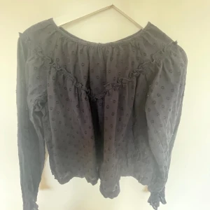 Gina tricot Young blus - Säljer min blus från Gina tricot Young 158/164 då den ej kommer till användning, använd ett fåtal ggr ny pris är 249💘