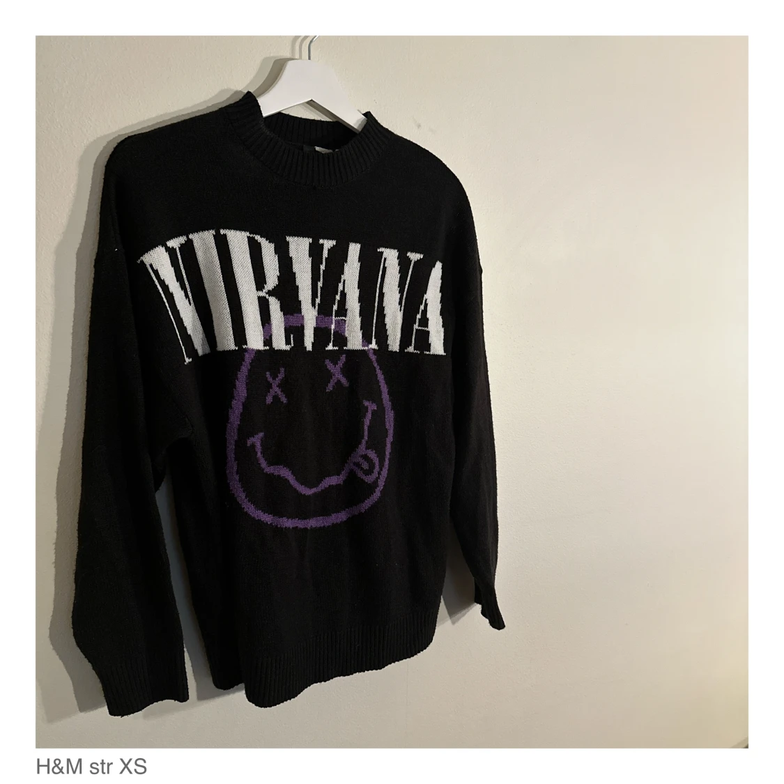 Stickad tröja, nästan oanvänd.