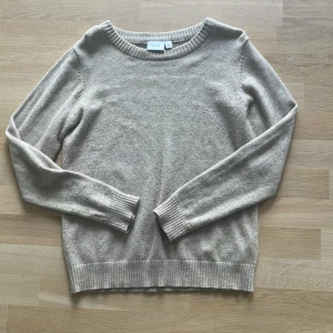 Stickad tröja - Beige stickad tröja från Vila i storlek S