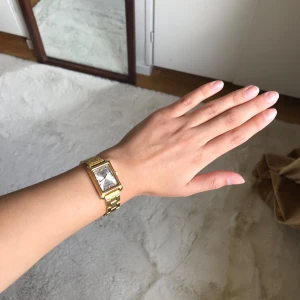 Casio klocka  - Hej. Säljer min älskade casio klocka i guld. Köpt från Zalando. Lite repig men inget som syns tydligt. Klockan är justerbar och borttagna länkar medföljer. Pris går absolut att diskutera!!!