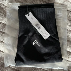 Oner active träningstights  - Träningstights från oner active, nyskick! Storlek XS i färgen black marl, slutsålda på hemsidan👏😍 Hör av er vid frågor💕