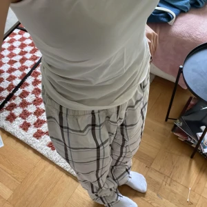 Pyjamas Byxor - De är väldigt baggy men bekväma, bara använda ett par gånger.