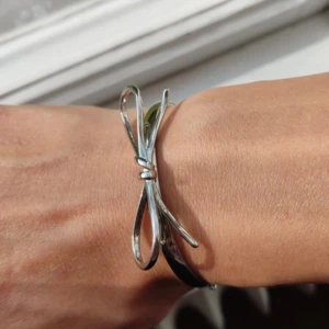 Rosett armband - Fint armband med en rosett. Fint skick utan defekter☺️