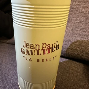 Jean Paul perfym - Priset går att diskuteras. Använde den ett par gånger, köpte den för 1345kr men den passar inte mig så tänkte sälja den vidare. 50ml men använde typ 7ml.