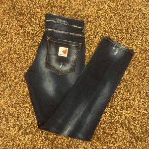 Dsquared2 jeans  - Säljer min dsquared2 jeans då jag har växt ut dem  Bra skick  Pris kan diskuteras 