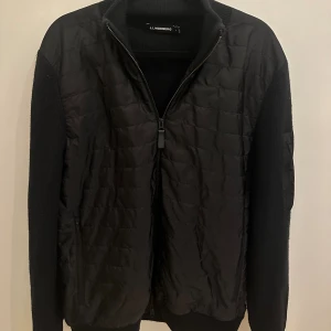 J.lindberg cardigan  - Säljer min cardigan för använder inte längre, st s, riktigt snygg och passar till allt! 