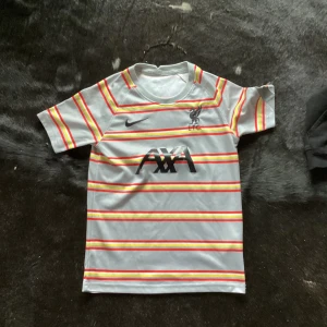 LFC Matchtröja - Riktig skön tröja som inte har knappt några defekter! Nypris 699 mitt pris 99