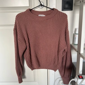 Stickad tröja  - Bra skick, använd bara några få gånger.