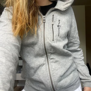 SAIL RACING hoodie🤩 - Nypris 1000 Säljer för halva Passar S 