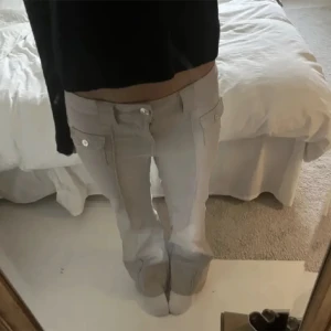 Lågmidjade jeans - Säljer dessa as snygga jeans fårn hm❤️