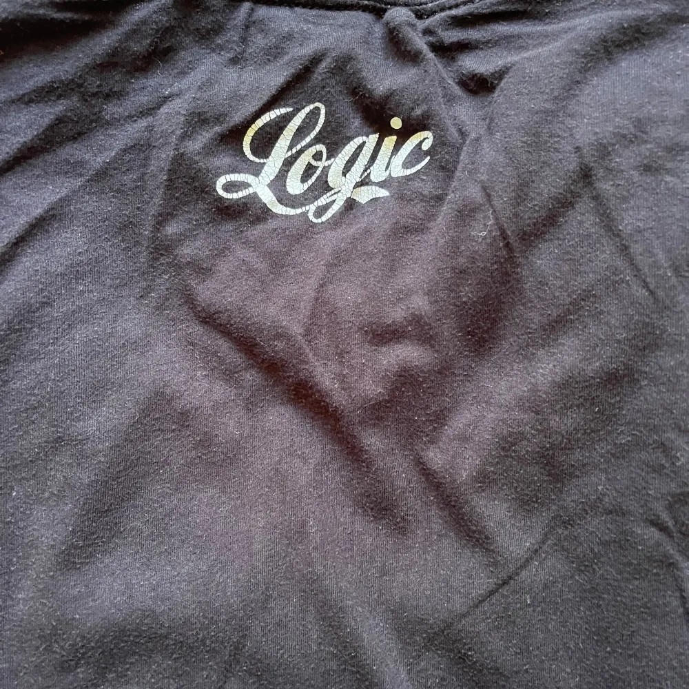 Graphic t-shirt storlek L!! Säljer då den inte kommer till användning. T-paidat.