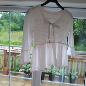 Blus i storlek 36 - Bra skick storlek 36