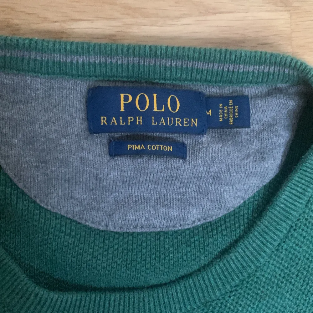 Polo Ralph Lauren tröja i bomull. Står storlek M men skulle säga att den passar mer som en S. Nypris runt 1900kr. Tröjor & Koftor.