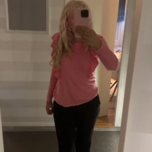 Rosa tröja - Rosa tröja utan någon tecken på användning. 