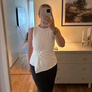 Vit söt tipp - Köpte fel storlek så lite tajt på mig