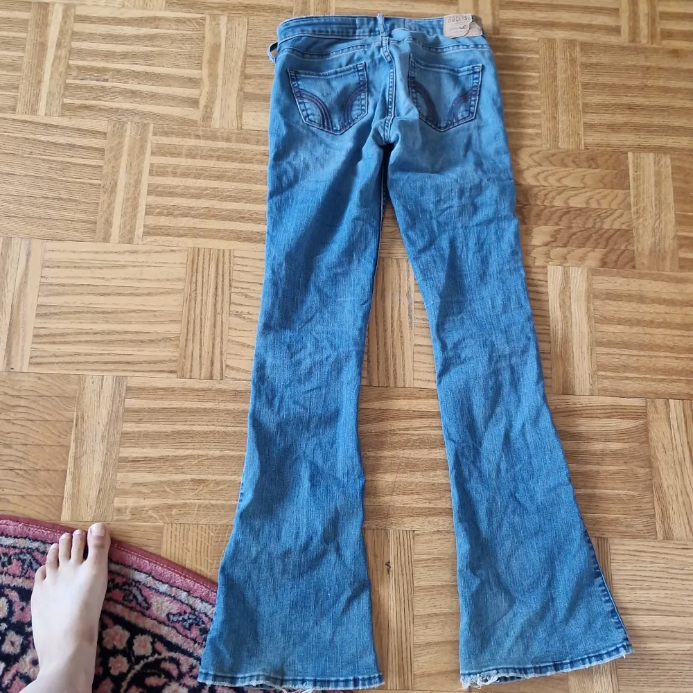 Bootcut jeans strl 23 kansne passar 24 oxå säljes . Jeans & Byxor.