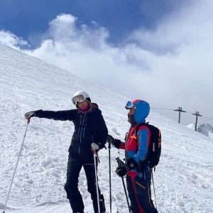 Norrøarna skidställ - Säljer mitt skidställ från Norrøarna! Jag har haft det i några år men bra skick ändå! Svart med gråa sömmar.