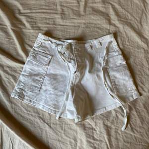 Vita shorts, perfekta för sommaren