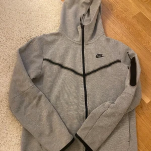 Nike fleece tech - Stl S, fint skick 