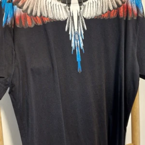 T-shirt Marcelo Burlon  - Size M passar L Cond 9 / 10 Pris 800kr 