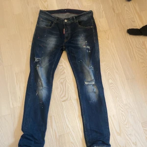 Dsquared2 jeans  - Ganska bra skick men lite gamal o använd men annars ett par fina byxor
