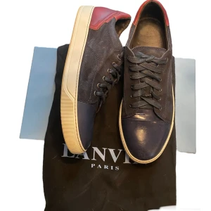 Lanvin skor med OG! - Riktigt feta lanvins! Sällsynta. Bra skick men tecken på användning. Allt og ingår, box & dustbags UK 11, motsvarar ca 46. Lanvins sitter stort i storlek. Hör av er vid intresse 🙂