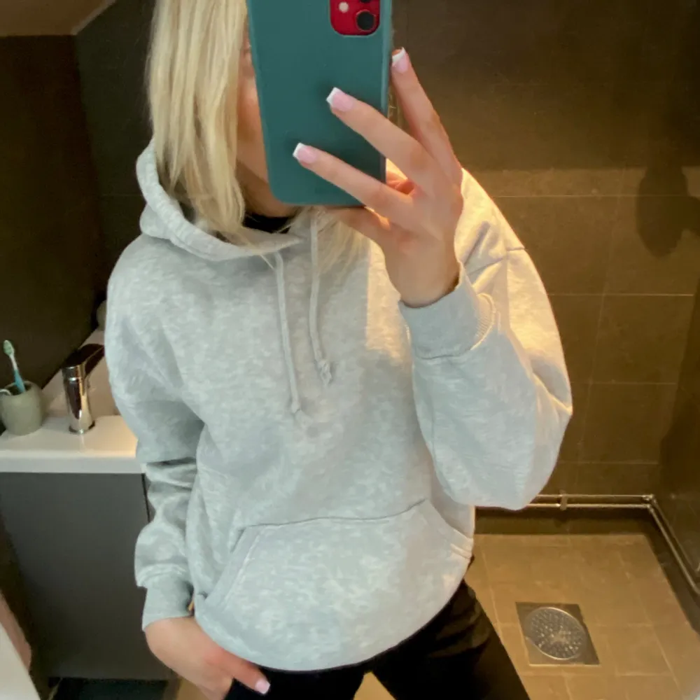 Grå hoodie från BikBok❤️. Hoodies.