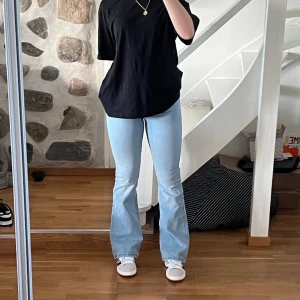 Jeans - Bootcut jeans från zara som ej används💚