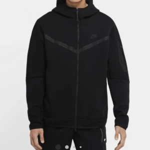 Nike tech - Säljer då den aldrig andvänds fint skick klicka inte på köp nu pris kan diskuteras 💗