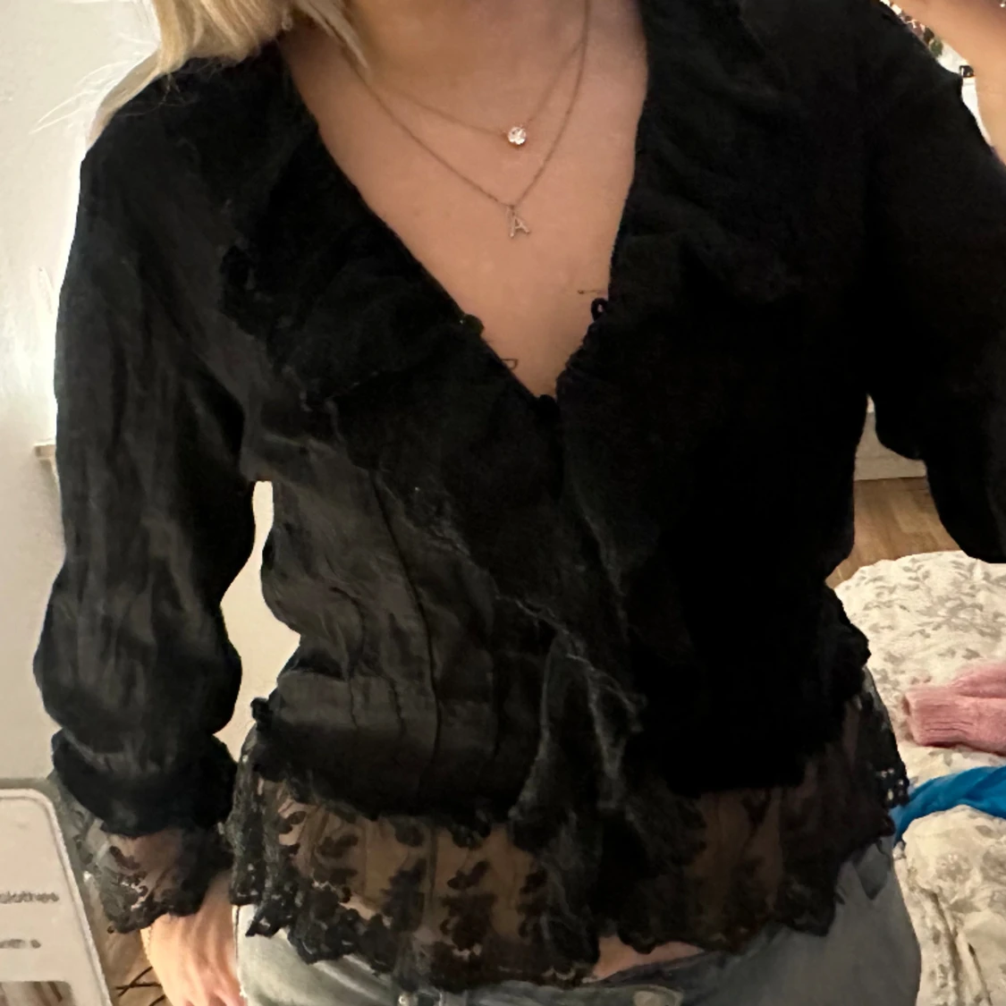 Svart blus med spets - 90