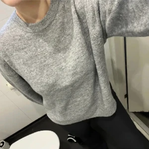 Grå stickad  - Oanvänd storlek S 