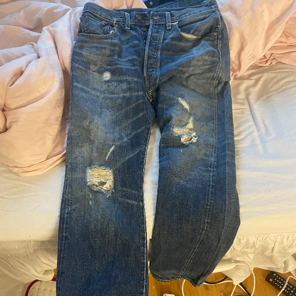 Levis lågmidjade skitsnygga jeans som är för små, jag är 169 cm för referens 🫶. Jeans & Byxor.