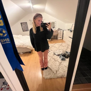 Rosa jeans - Intressekoll på dessa rosa jeans 