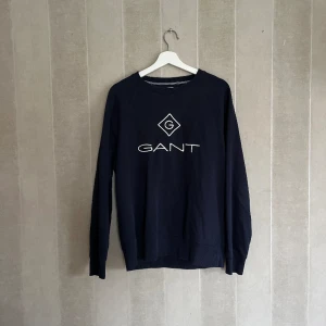 Gant Sweatshirt  - Gant sweatshirt i mycket bra skick.  Endast använd ett fåtal gånger.  Storlek L