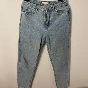 säler ett par fina jeans från Gina tricot, används inte längre.