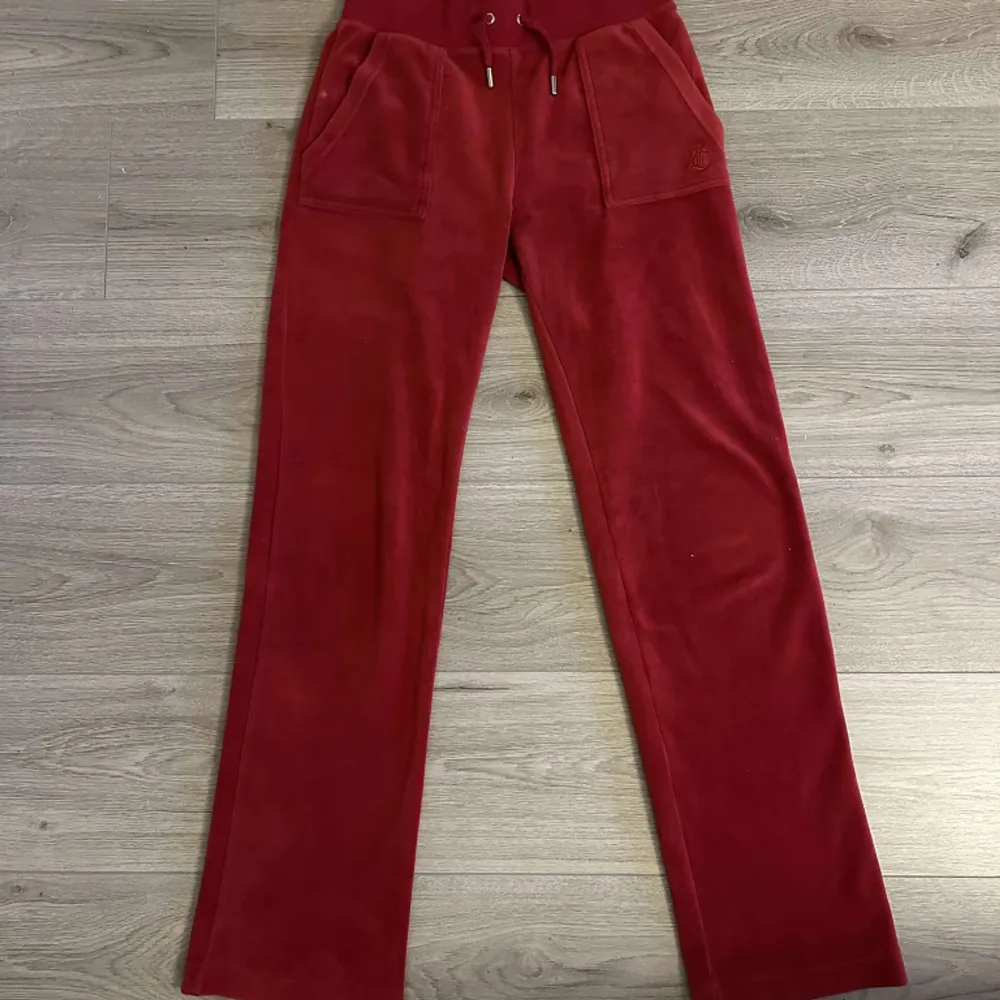 Bra skick Knappt använda  Röda Storlek XS. Jeans & Byxor.