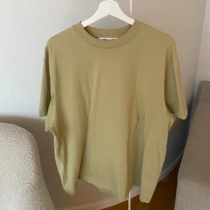 Oversize t-shorts samsøe - Cool oversize t-shirt. Knappt använd. Passar även S.