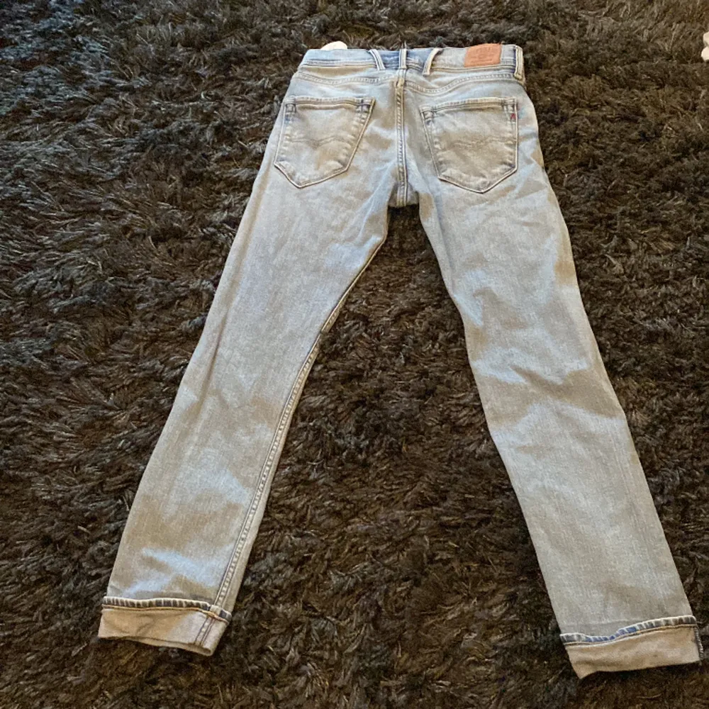 Hej säljer nu ett par snygga Replay jeans i modell NEILL. Skick 9/10 knappt använda bara att höra av sig vid funderingar 🔥🔥🔥. Jeans & Byxor.
