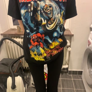 Snygg rock tröja  - Helt oanvänd pga att jag inte vill ha den. Snygg och riktigt bekväm. 